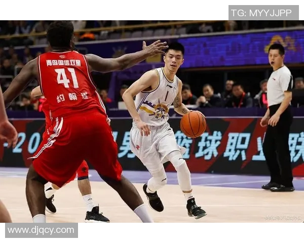 CBA激战新疆男篮对决北京男篮巅峰对决引发球迷热议